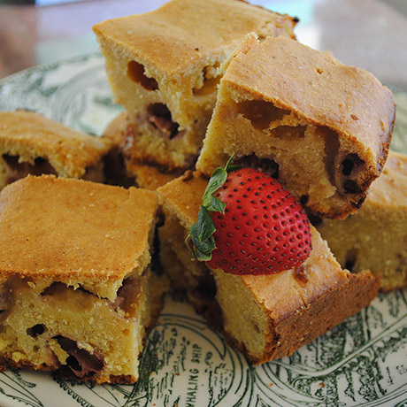 https://www.bostonmagazine.com/wp-content/uploads/sites/2/2015/11/strawberrycornbreadsq.jpg