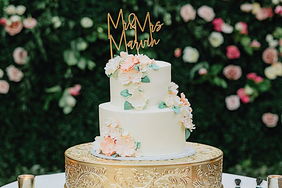 Gold Wedding Cakes: 28 Glam Gold Designs - hitched.co.uk - hitched.co.uk
